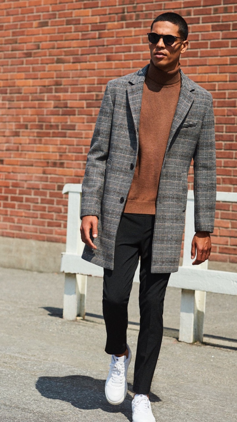 Geron McKinley dons a sleek fall 2019 look from H&M.