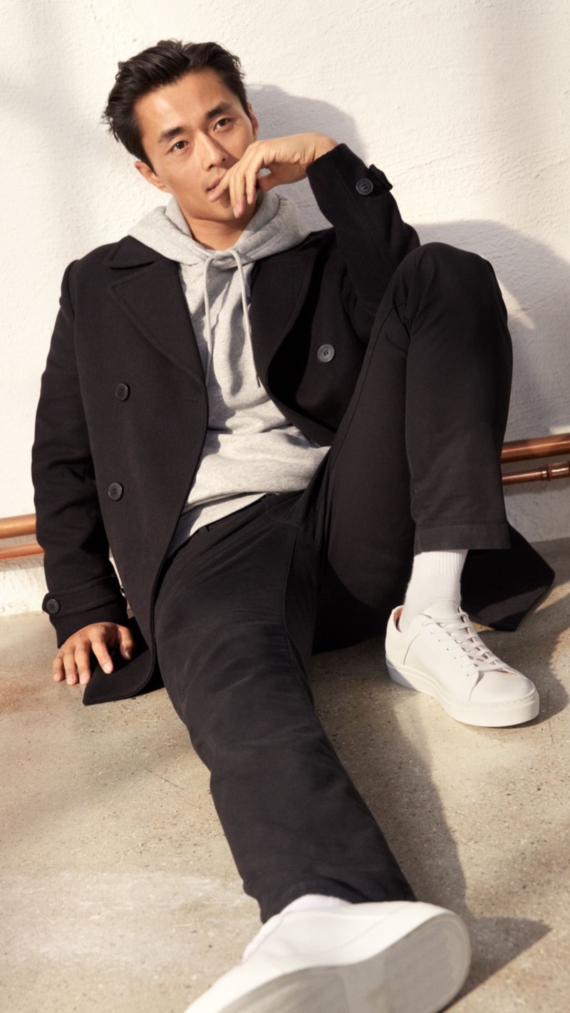 Relaxing, Zhao Lei dons black pants with a peacoat and hoodie from H&M.