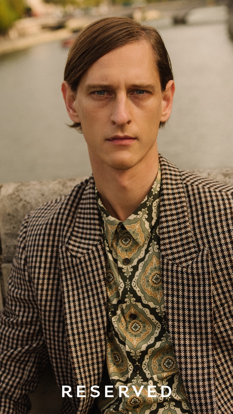 Mixing prints, Rogier Bosschaart wears a fall look from Reserved.