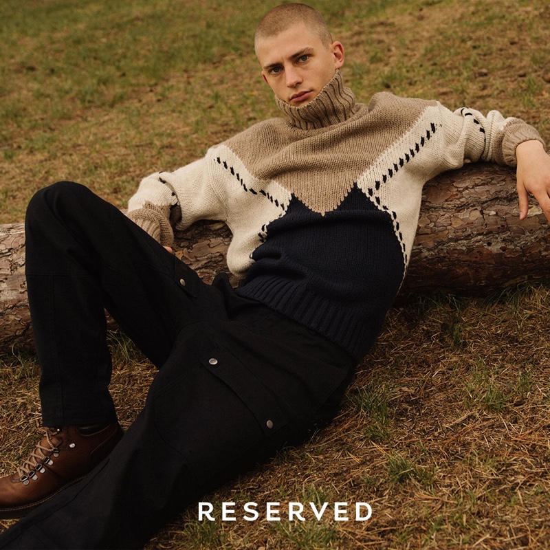 Model Lucas Berny wears a bold turtleneck sweater by Reserved.