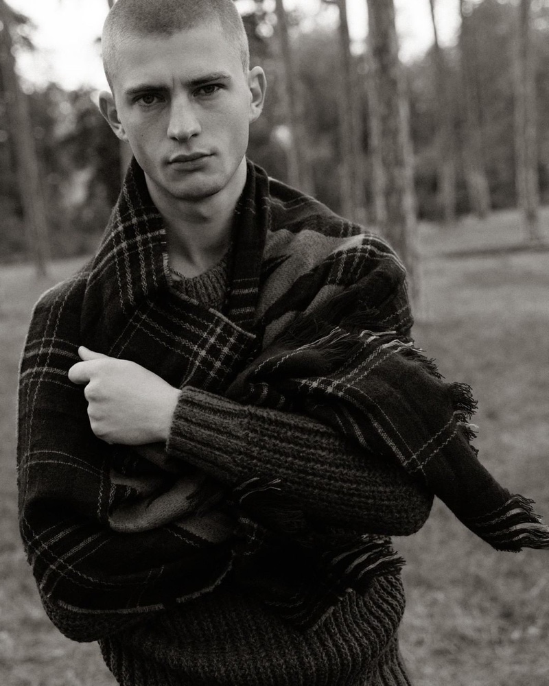 Mad for plaid, Lucas Berny wears a matching sweater and scarf from Reserved.