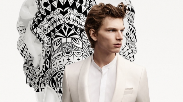 Erik & Oumar Star in BOSS x Meissen Holiday Campaign A sharp vision in a white evening look, Erik van GIls fronts the BOSS x Meissen holiday campaign.