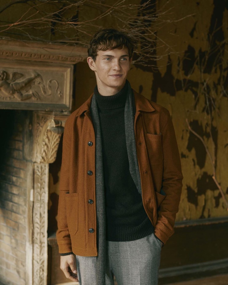 Luc Defont-Saviard links up with Banana Republic for fall, sporting the brand's latest menswear.