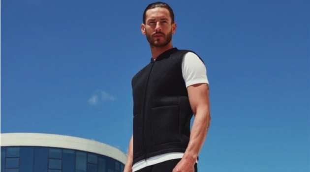 Parker Gregory Sports Sleek Style in Falke Spring '20 Collection Parker Gregory sports a sleek look from Falke's spring-summer 2020 collection.