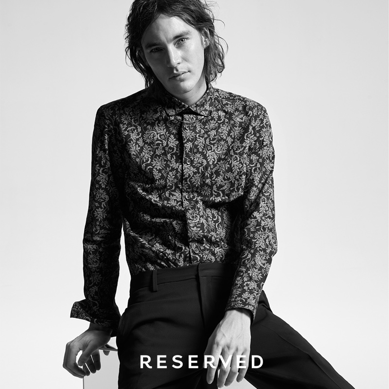 Jaco van den Hoven dons a printed shirt with black trousers from Reserved.