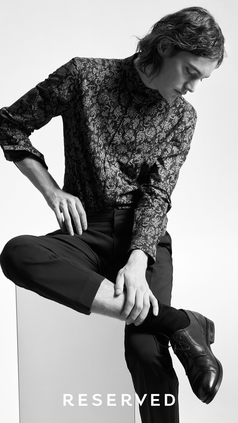 Appearing in a black and white image, Jaco van den Hoven wears a modern look from Reserved.