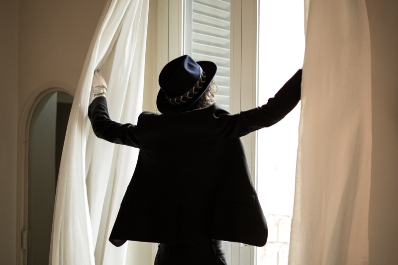 Davide Mandolini photographs Justin Gossman in the Bogart by Borsalino Cut 3 hat. » Borsalino Pays Tribute to Humphrey Bogart with New Hat Release Davide Mandolini photographs Justin Gossman in the Bogart by Borsalino Cut 3 hat.