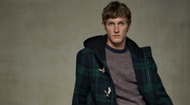 Rutger Schoone Sports Textured Winter Knits for Sfera Inspiring in a fall-winter 2019 wardrobe, Rutger Schoone hits the studio with Sfera.