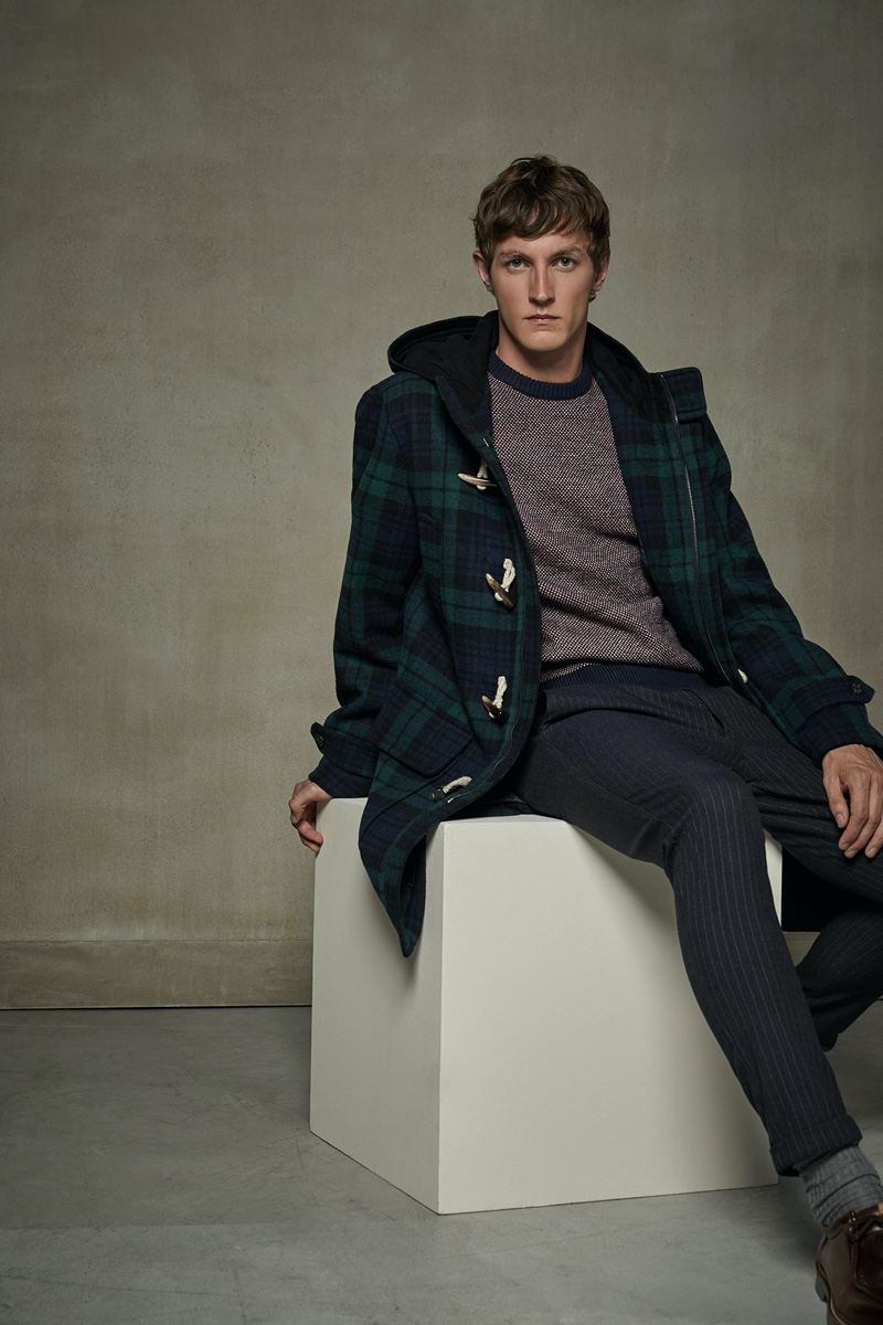 Inspiring in a fall-winter 2019 wardrobe, Rutger Schoone hits the studio with Sfera.