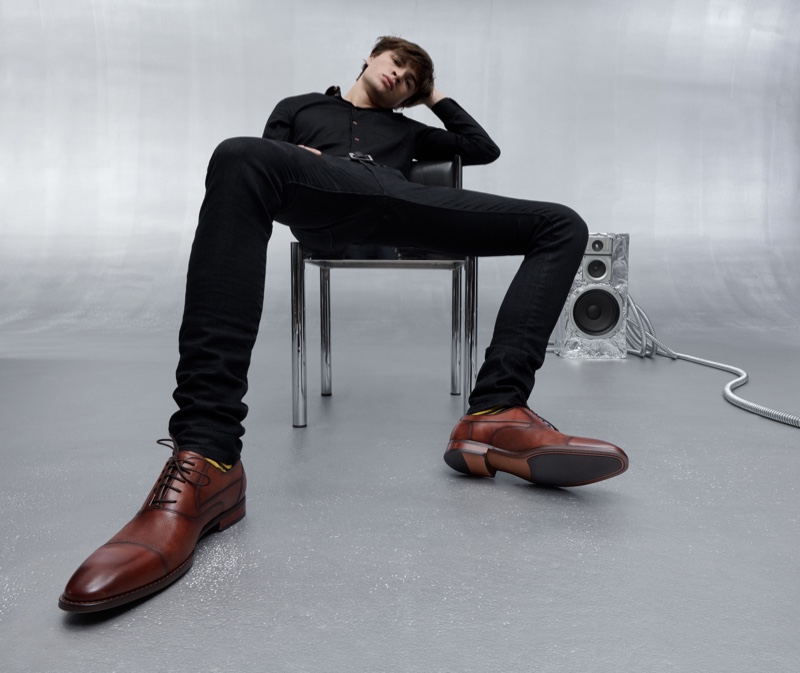 Embracing a rock 'n' roll attitude, Ashton Smith stars in Steve Madden's holiday 2019 campaign. » Ashton & T.J. Front Steve Madden Holiday '19 Campaign Embracing a rock 'n' roll attitude, Ashton Smith stars in Steve Madden's holiday 2019 campaign.