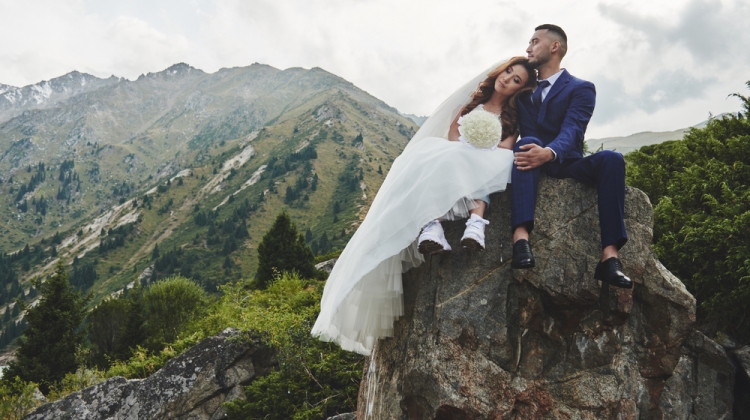 Wedding Couple Mountains