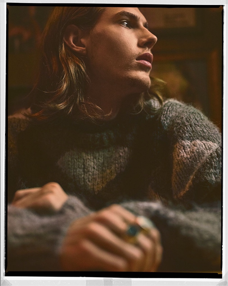 A cozy vision, Niclas Koch models Zara knitwear for the season.