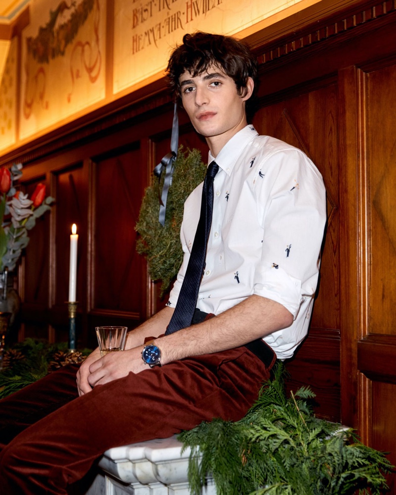 Donning a smart shirt, tie, and trousers, Oscar Kindelan stars in GANT's holiday 2019 campaign.