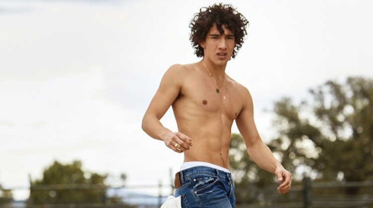 Going shirtless, Jorge López loses his American Vintage t-shirt and wears Massimo Dutti boxers with Dolce & Gabbana jeans. He also rocks Friperie cowboy boots for the GQ México shoot.