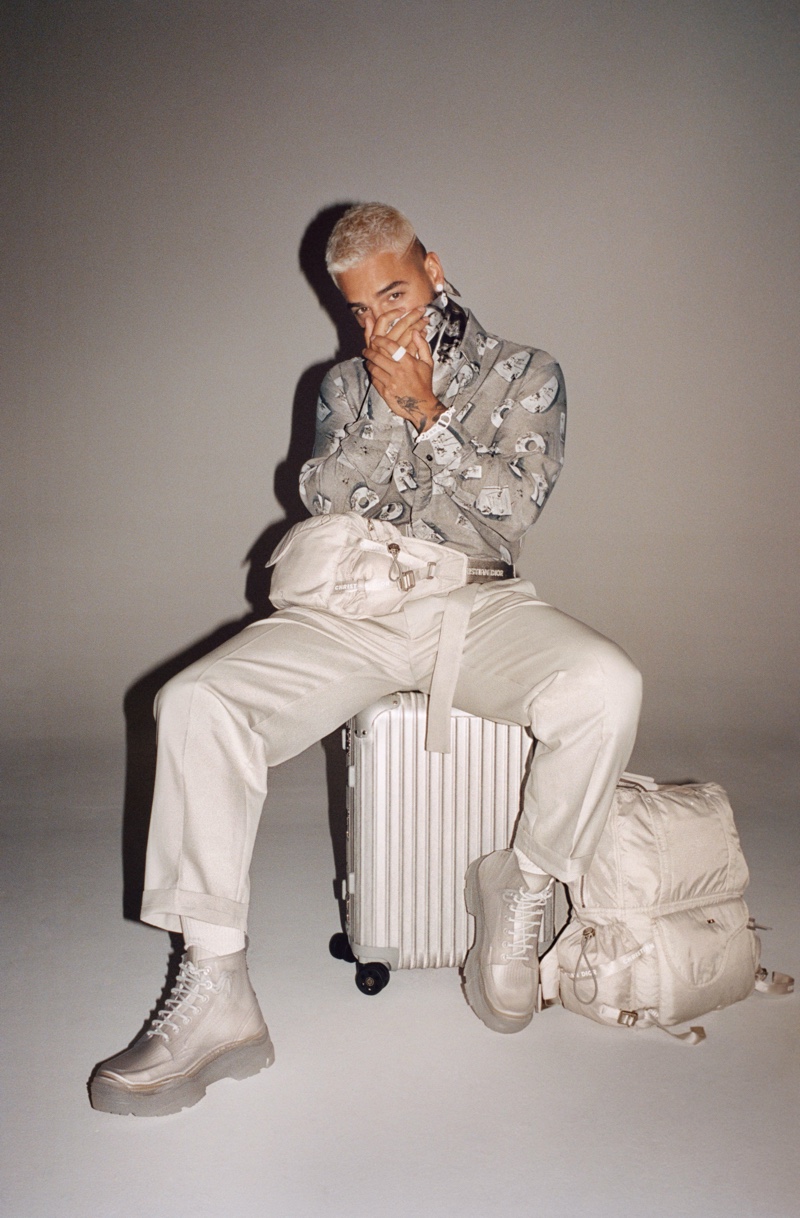 Singer Maluma sports a neutral-colored look from Dior Men. » Maluma, Kim Jones, J Balvin + More Rock Dior for Harper's Bazaar Men Debut Singer Maluma sports a neutral-colored look from Dior Men.