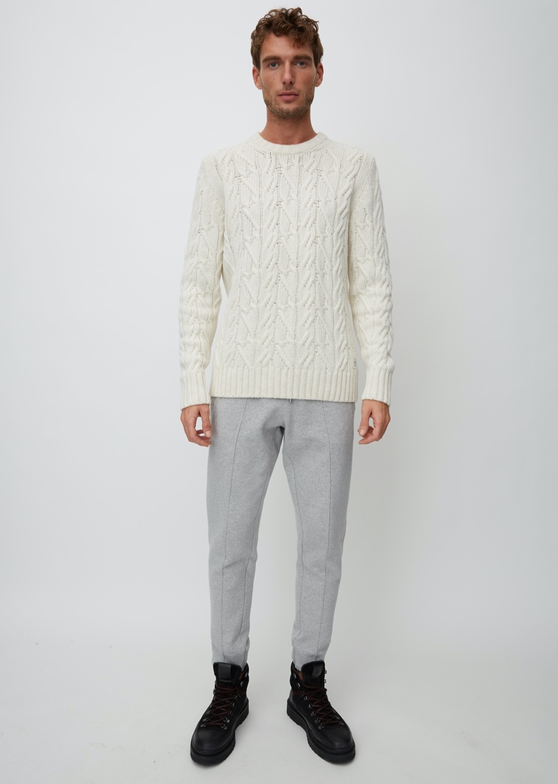 Sporting a cable-knit sweater, Nikola Jovanovic fronts the outing for Marc O'Polo's Christmas collection. » Nikola Jovanovic Celebrates a Green Christmas with Marc O'Polo Sporting a cable-knit sweater, Nikola Jovanovic fronts the outing for Marc O'Polo's Christmas collection.
