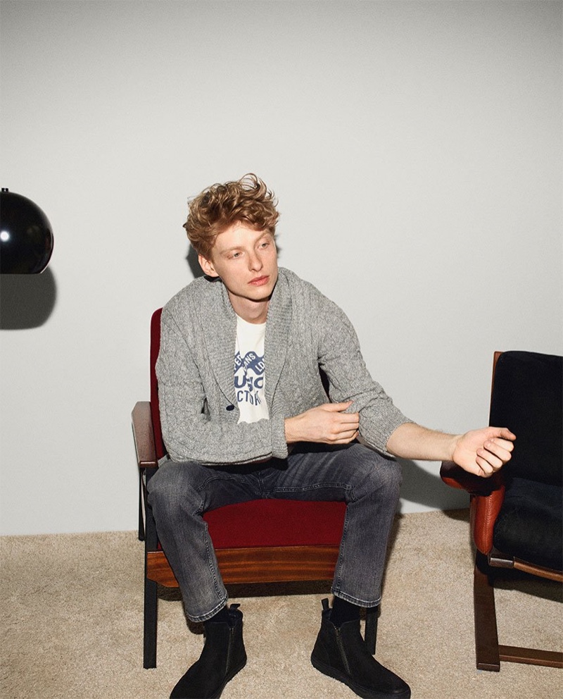Embracing smart casual style, Iwan Zalewski dons a Pepe Jeans shawl neck cardigan in gray with denim jeans. » Passport to the Music Island: Iwan Rocks Pepe Jeans Pre-Spring '20 Collection Embracing smart casual style, Iwan Zalewski dons a Pepe Jeans shawl neck cardigan in gray with denim jeans.
