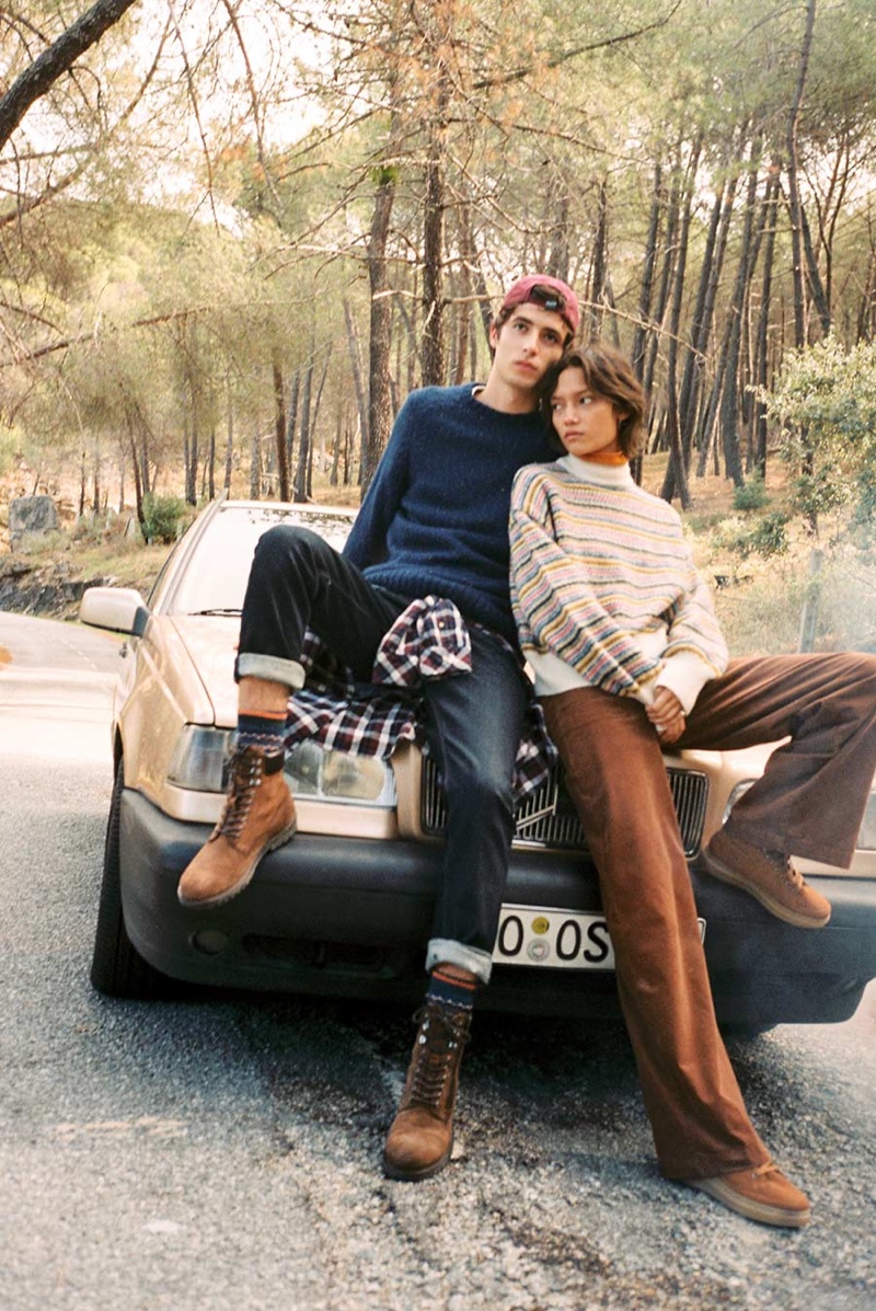 Models Oscar Kindelan and Charlotte Carey Tampubolon come together for a Xmas Story from Pepe Jeans.