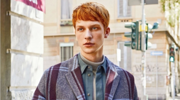 Simon Takes to Milan in Ermenegildo Zegna for Life & Style México Simon Takes to Milan in Ermenegildo Zegna for Life & Style México