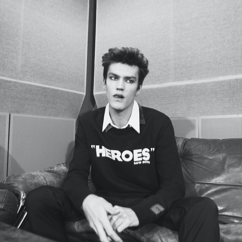 Elias de Poot rocks a black "Heroes" sweatshirt from the HUGO Loves Bowie capsule collection. » HUGO Launches David Bowie Capsule Collection Elias de Poot rocks a black "Heroes" sweatshirt from the HUGO Loves Bowie capsule collection.
