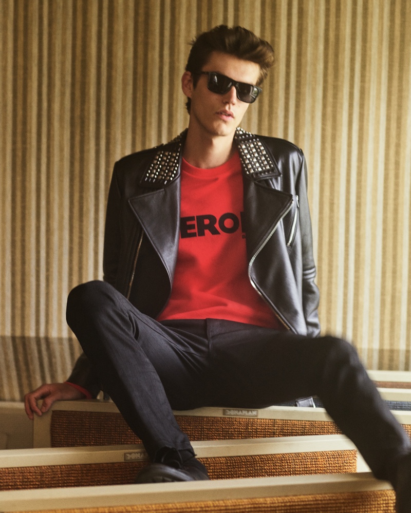 A cool vision, Elias de Poot wears a HEROES sweatshirt from the HUGO Loves Bowie capsule collection. » HUGO Launches David Bowie Capsule Collection A cool vision, Elias de Poot wears a HEROES sweatshirt from the HUGO Loves Bowie capsule collection.