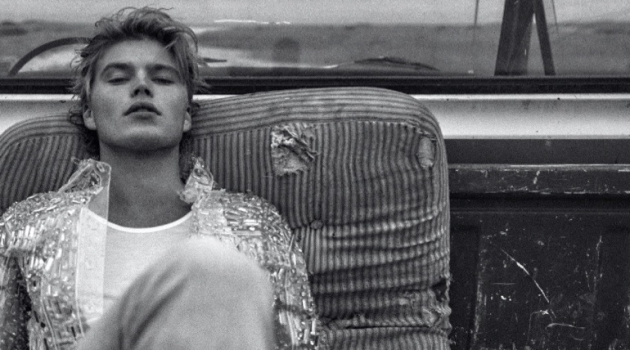 Jordan Barrett Spends a Beach Day with Icon Italia Jordan Barrett Spends a Beach Day with Icon Italia