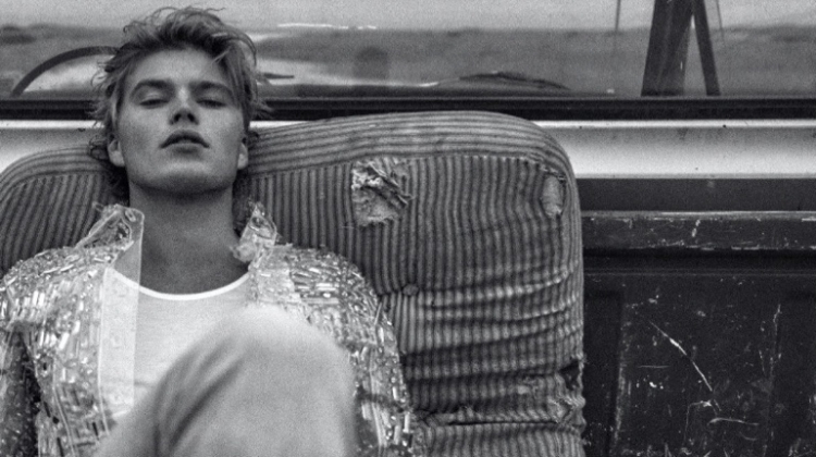 Jordan Barrett Spends a Beach Day with Icon Italia