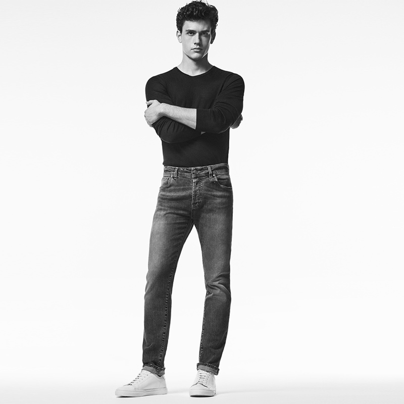 Embracing a regular slim fit, Xavier Serrano sports Liu Jo Uomo jeans.