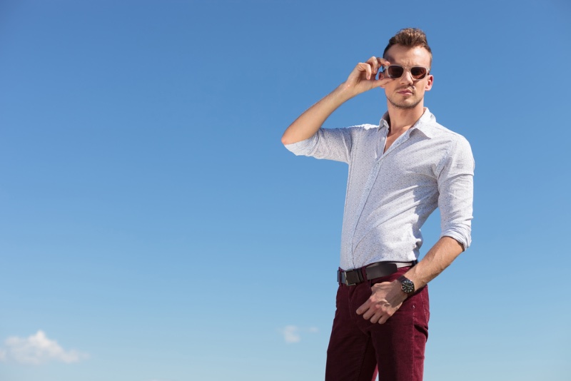 If opting for a simple shirt and pant look, it's essential that they complement each other. » 5 Ways to Style Men's Button-Down Shirts If opting for a simple shirt and pant look, it's essential that they complement each other.