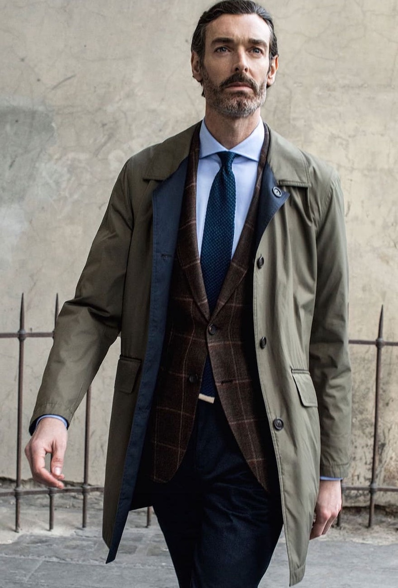 On the move, Richard Biedul inspires in Massimo Dutti menswear.