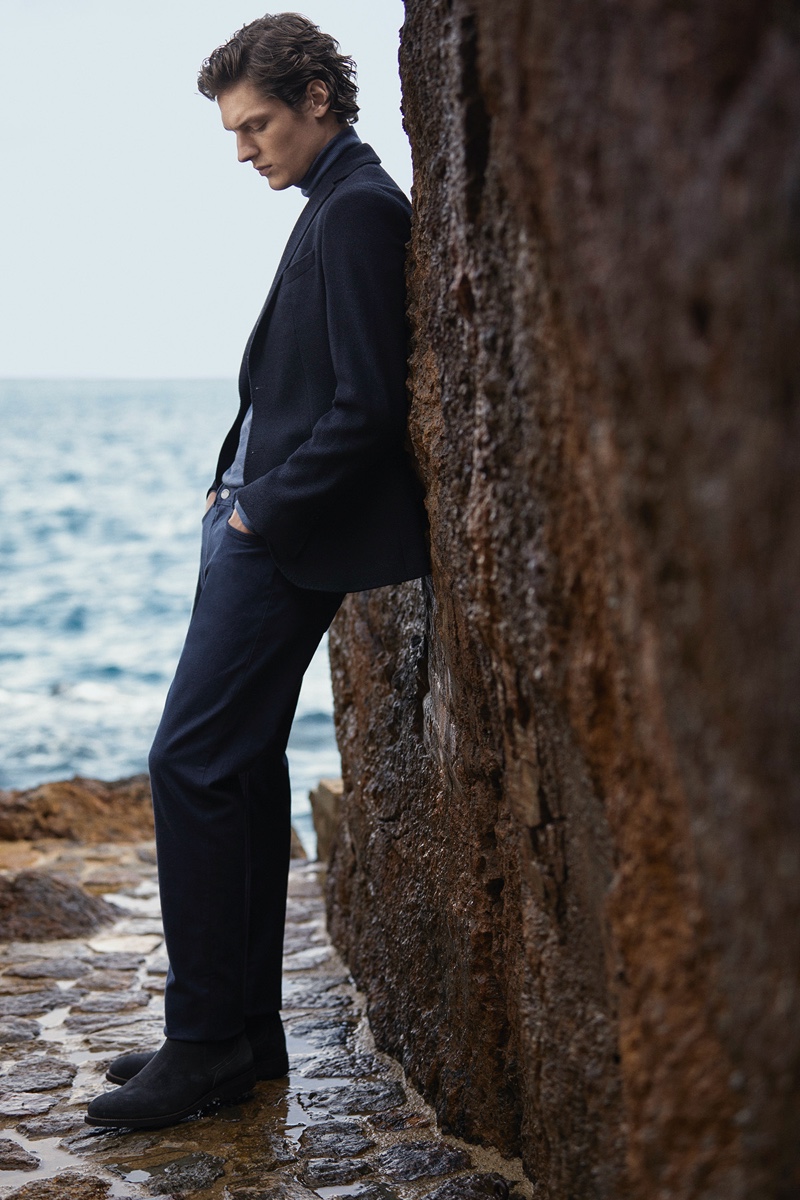 Venturing outdoors, Valentin Caron dons a tailored look from Massimo Dutti.