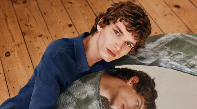 8 by YOOX Delivers Revamped Wardrobe Essentials Erik Van Gils dons a look from the 8 by YOOX spring-summer 2020 collection.