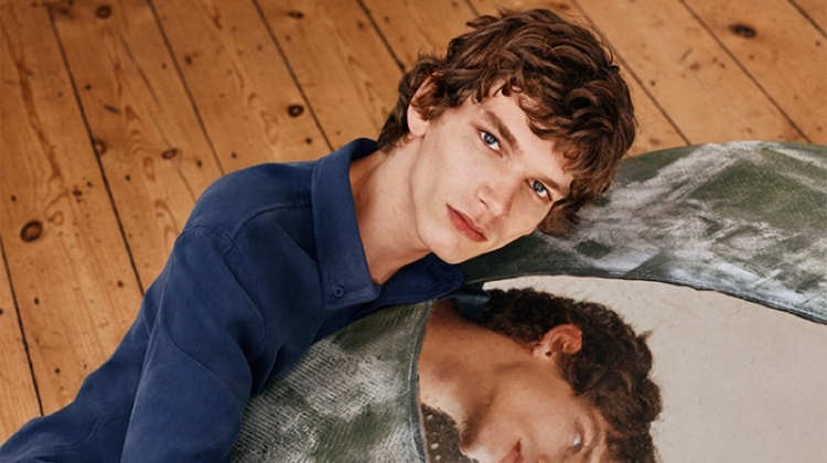 Erik Van Gils dons a look from the 8 by YOOX spring-summer 2020 collection.