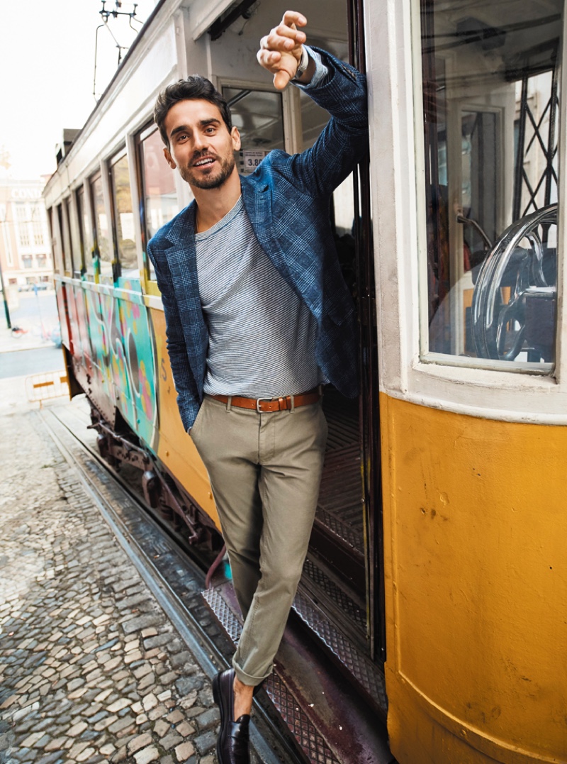 Top model Arthur Kulkov charms in a spring-summer 2020 look from Bonobos.