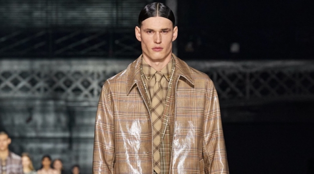 Riccardo Tisci Plays with Classics for Burberry Fall '20 Collection Riccardo Tisci Plays with Classics for Burberry Fall '20 Collection