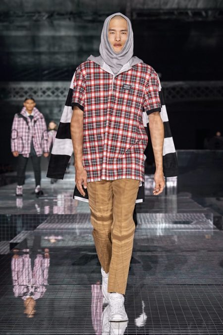 Burberry Fall Winter 2020 Mens Collection Runway 015