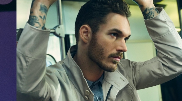 David Alexander Flinn Takes to NYC Subway for DKNY Spring '20 Campaign David Alexander Flinn Takes to NYC Subway for DKNY Spring '20 Campaign