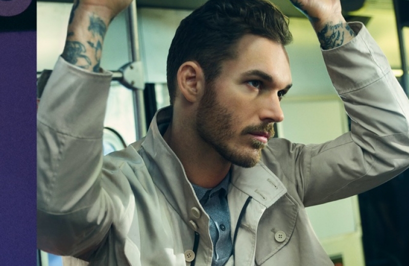 David Alexander Flinn Takes to NYC Subway for DKNY Spring '20 Campaign David Alexander Flinn Takes to NYC Subway for DKNY Spring '20 Campaign