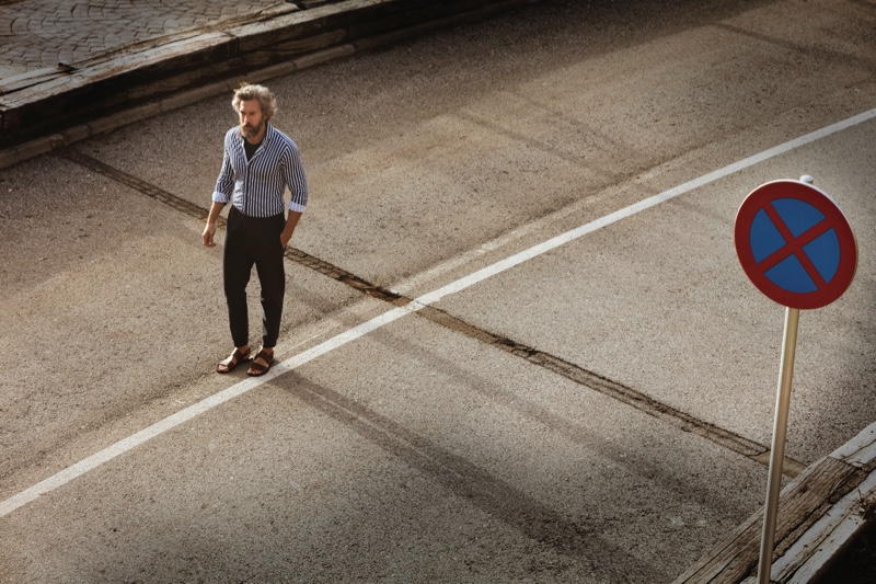 Felix wears shirt Desoto, t-shirt American Vintage, pants Lyle & Scott, and shoes Peralston.