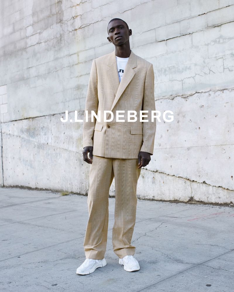 Donning a relaxed suit, Fernando Cabral appears in J.Lindeberg's spring-summer 2020 campaign.