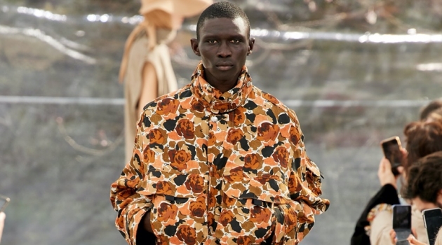 Felipe Oliveira Baptista Brings Artistry Back to Kenzo with Fall '20 Collection Felipe Oliveira Baptista Brings Artistry Back to Kenzo with Fall '20 Collection