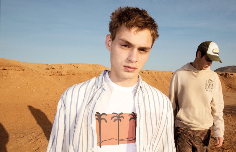 Pepe Jeans takes to the desert with Dani van de Water and Sam Steele for a spring style editorial.