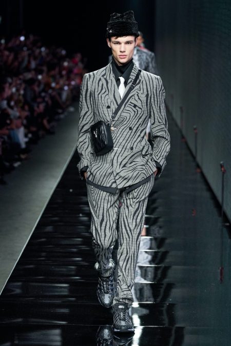 Versace Fall Winter 2020 Mens Collection Runway 012