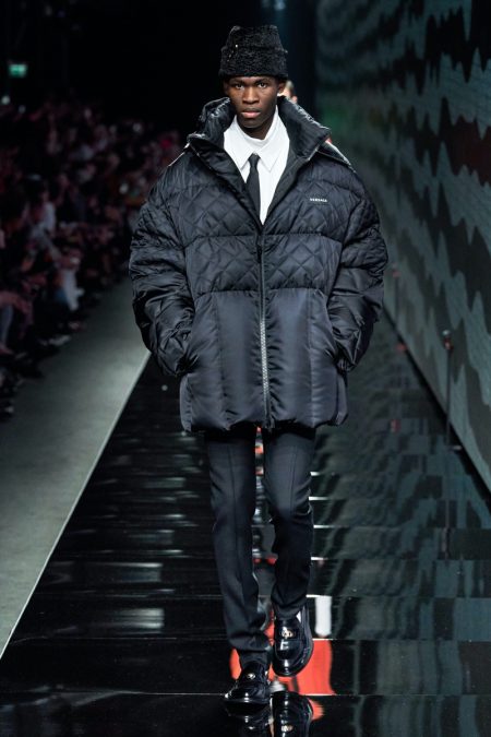 Versace Fall Winter 2020 Mens Collection Runway 023