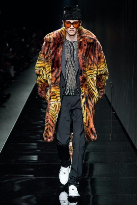 Versace Fall Winter 2020 Mens Collection Runway 035