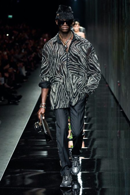 Versace Fall Winter 2020 Mens Collection Runway 036