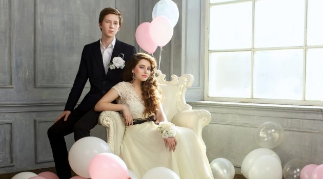 5 Prom Tips to Have a Night You'll Never Forget Couple Prom Photo