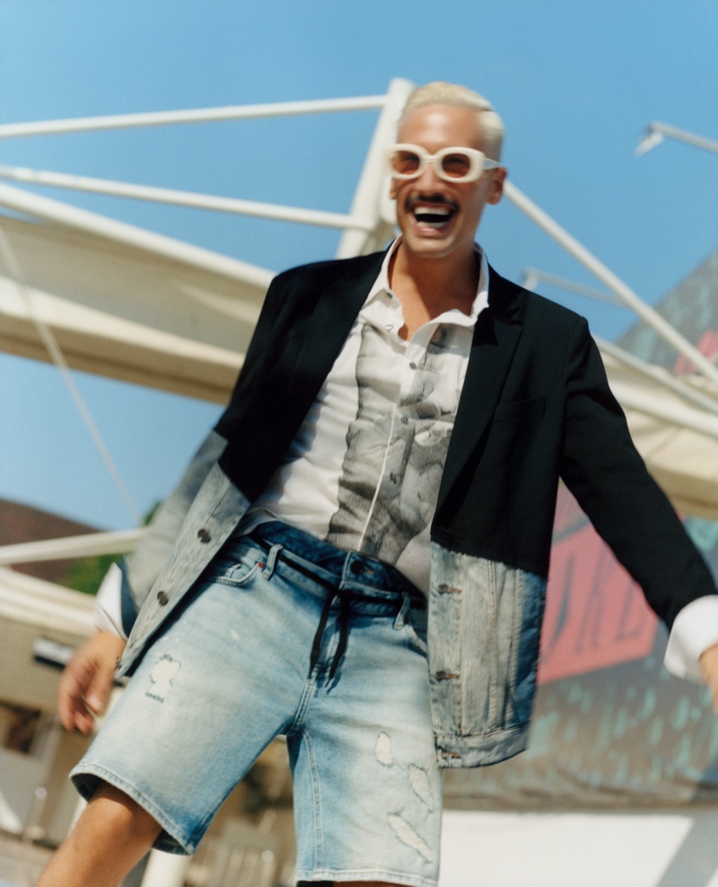 All smiles, Lander appears in Desigual's spring-summer 2020 campaign.