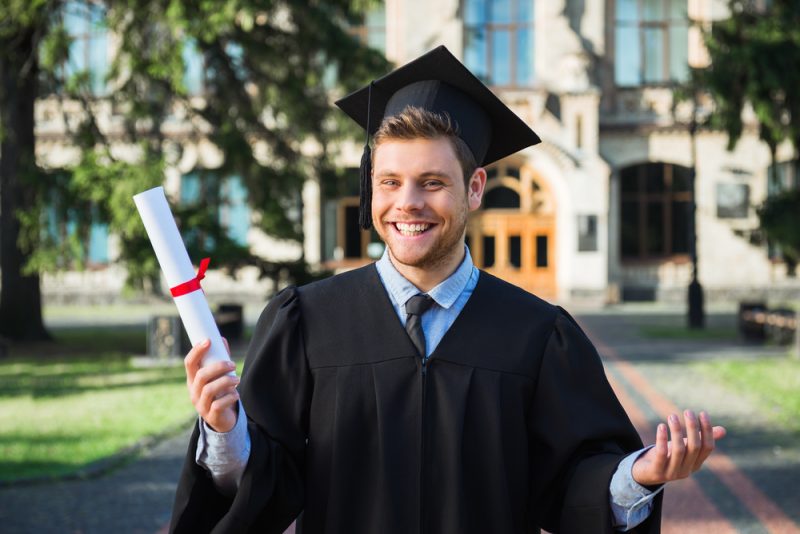 How to Dress to Impress for Your Graduation Ceremony – The Fashionisto