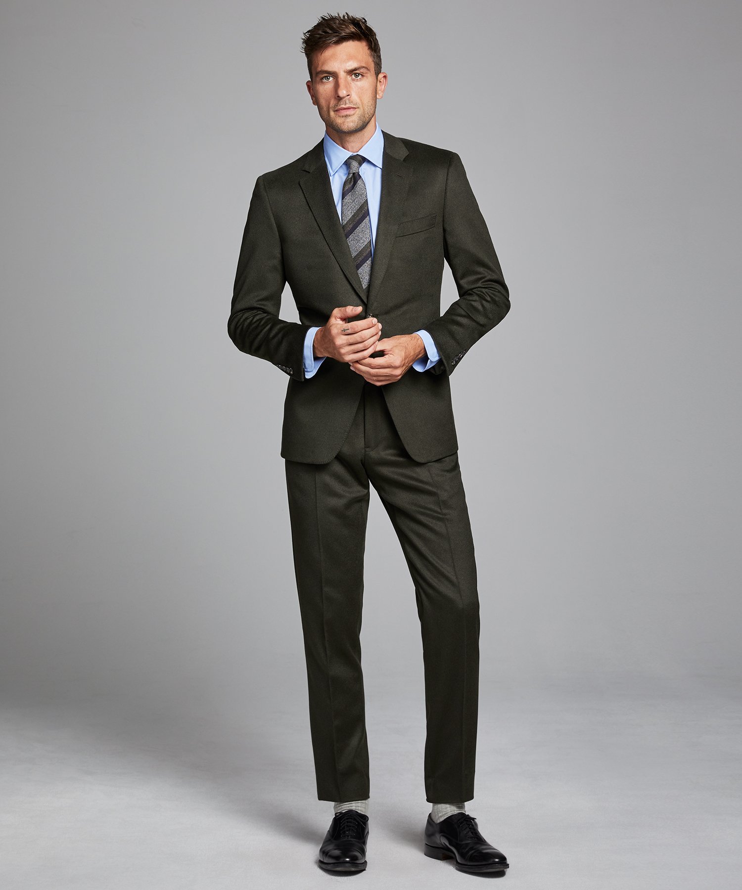 Italian Cashmere Sutton Suit Coat in Olive | The Fashionisto